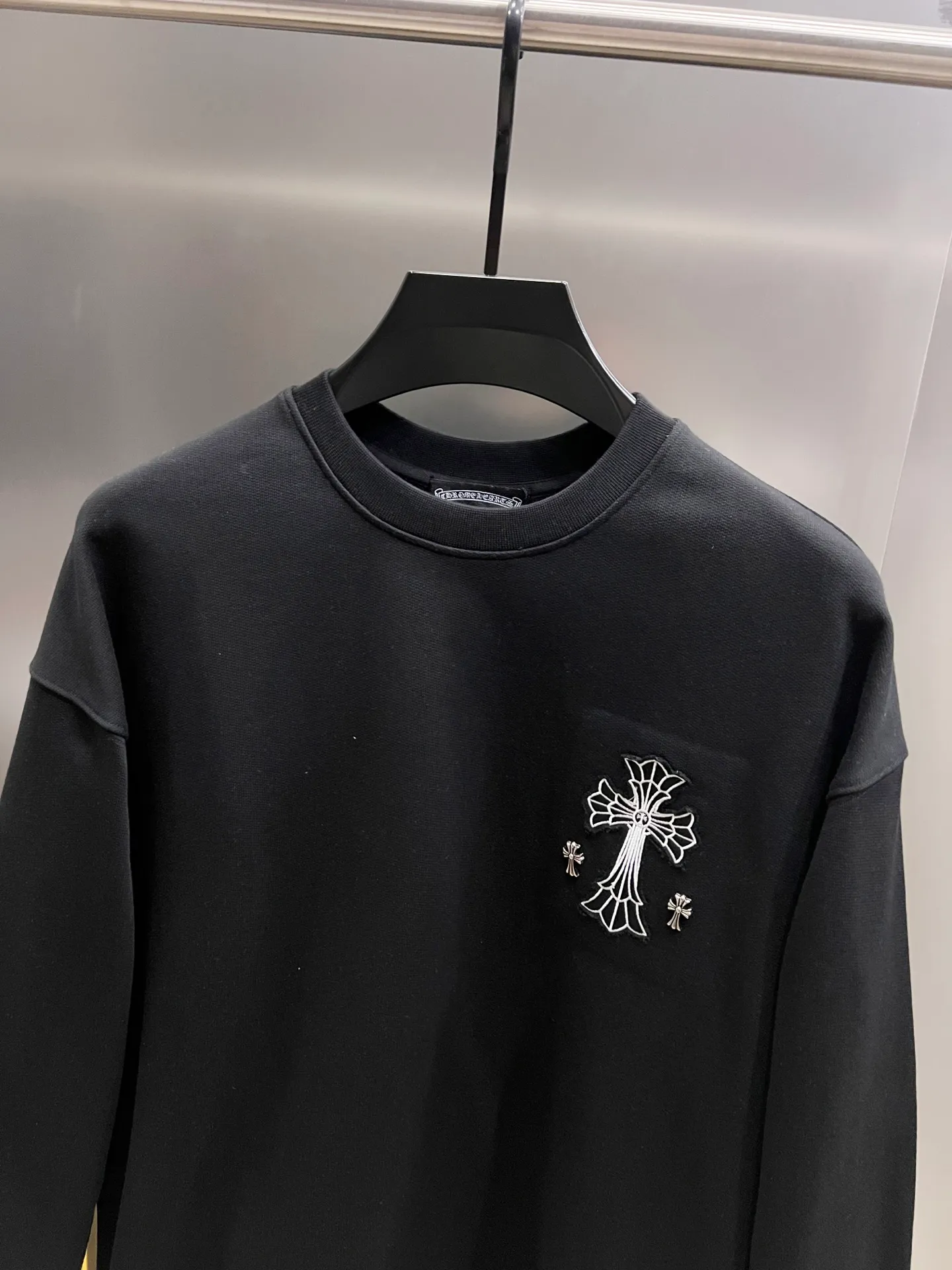 🅿️310 CH Cro 2025 Autumn and Winter New Style Customized 430g double yarn fabric, round neck long-sleeved sweatshirt, chest cross patch embroidery process, classic Sanskrit letter embroidery patch + hardware design process, high-end version! The same loose version for men and women S M L XL XXL five sizes color black white